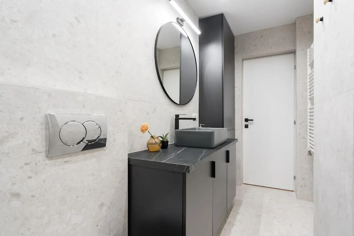 Sunny 2Br Large Midtown Flat - 3 Superb Balconies Apartment Bucharest